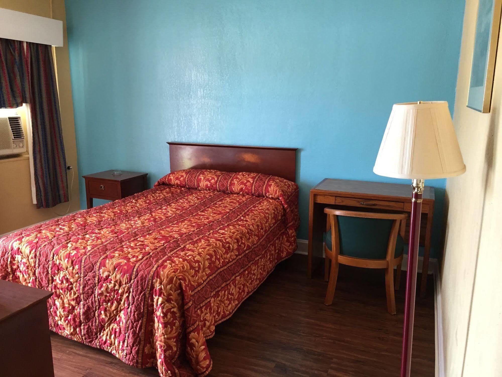 Ole English Inn Тускалуса Экстерьер фото