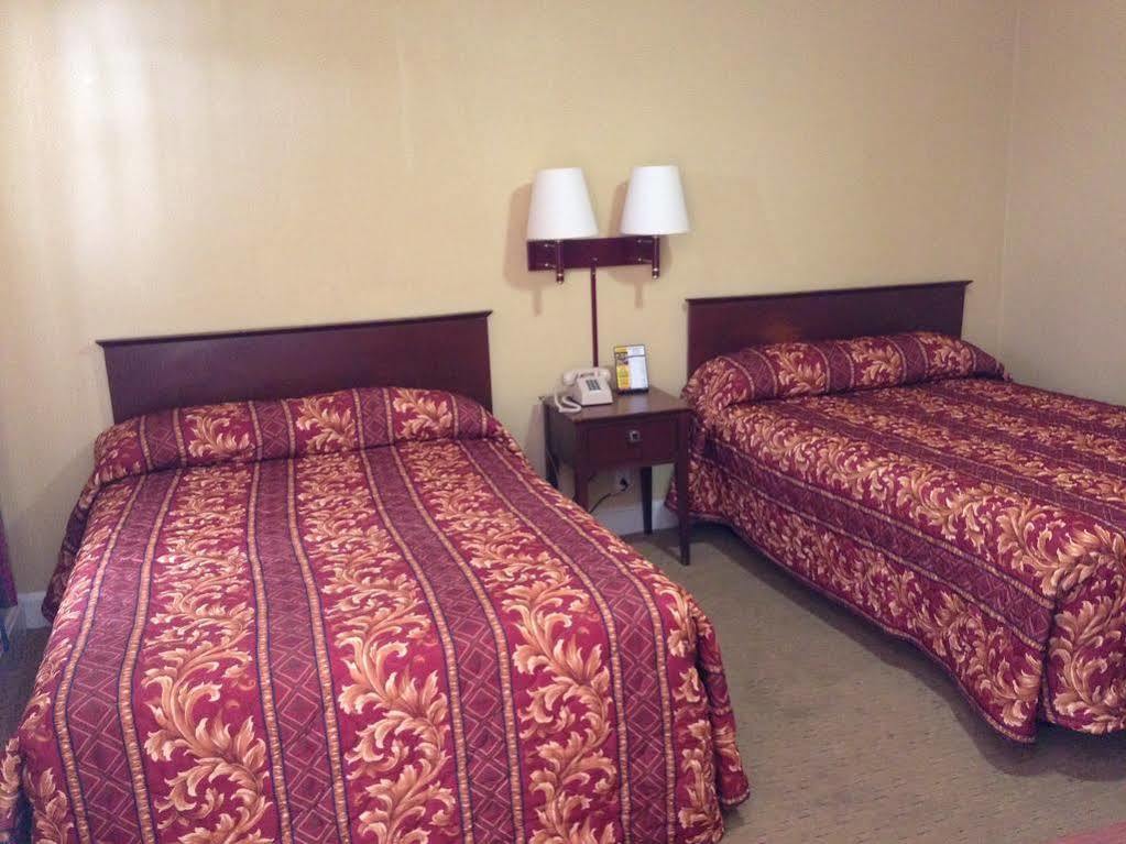 Ole English Inn Тускалуса Экстерьер фото